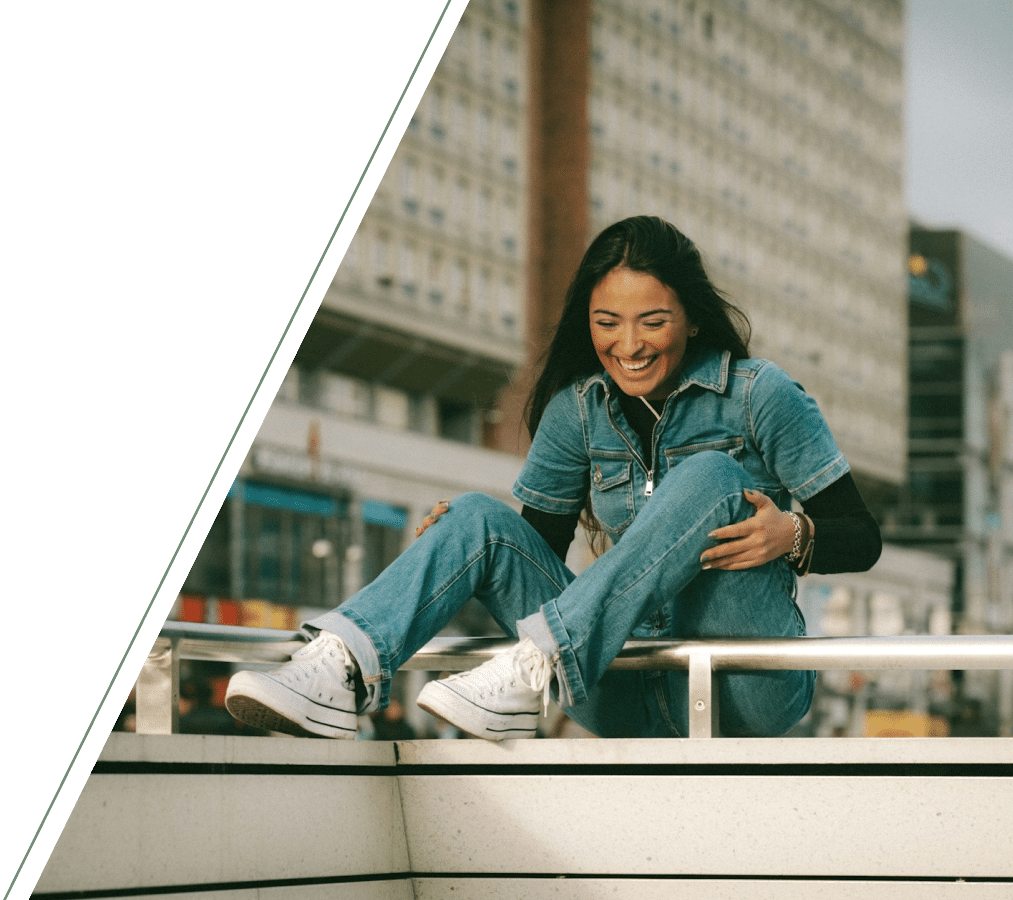 A smiling woman outdoors, reflecting the positive impact of depression therapy in San Francisco.